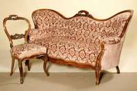 Sitzgarnitur, süddeutsch, um 1840/50, bestehend aus drei Stühlen und 3-sitzer Sofa, Rahmen Nußbaum massiv, sogenanntes 2. Barock, allseitig ...