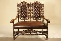 2-sitzer Sofa, Frankreich, um 1880, Nußbaum massiv, auf stark gedrechselten Beinen, verstrebt, Zarge und Rückenlehne mit rocaillenförmigen ...