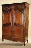 Hochzeitsschrank, Elsaß, um 1790/1820, Eiche massiv, sogenannter Steckschrank, komplett auf Rahmen gearbeitet, Fußteil geschwungen, Beine und Zarge ...