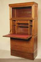 Bookcase mit Sekretär, Frankreich, um 1930, Mahagoni, Sockelelement mit Schublade, drei einzelne Aufsatzelemente, unteres Element, drei Schubladen, ...