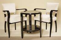 ArtDeco-Sitzgruppe, Frankreich, um 1930, bestehend aus zwei eleganten Salonstühlen und dazugehörigem Clubtisch, Stühle neu gepolstert und ...