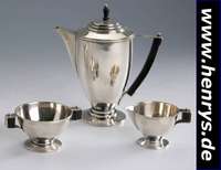 3-teiliges Mocca-Service, Kopenhagen 1940, 830er Silber, Wardeinmarke Siigs- gard, best. aus: Kanne (H ca. 18 cm), Sahne- gießer (H. ca. 5 cm) und ...