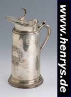 Warmhaltekanne, Italien um 1950, sign. Marinai, 800er Silber, Vorderseite mit grav. Wappen, Griff in Form eines Schwanen- kopfes, Deckelbekrönung ...