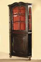 Eckschrank, Trier/Lothringen, Front um 1760/70, Eiche massiv, auf Rahmen gearbeitet, Schnitzereien aus dem Vollholz, doppelt getreppt bzw. Zierstäbe ...