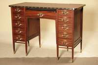 Schreibtisch, deutsch, um 1910, Designermöbel, Nähe Hellerau, auf konischen Hochbeinen, mit Messingschuhen, gerader Korpus, Honduras-Mahagoni, ...