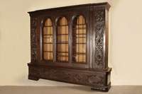 Großer Bücherschrank, deutsch, um 1910, Spätrenaissancestil, Korpus Weichholz, Eiche furniert, unten drei Türen mit karo- und rocaillenartiger ...