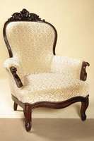 Louis-Philippe-Armlehnsessel, deutsch, um 1860, Mahagoni und Palisander massiv, auf gebogenen Beinen, gewölbte Zarge, Rückenlehne mit ...