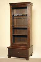 Bücher- bzw. Vitrinenschrank, deutsch/wohl Berlin, um 1920, Korpus Weicholz/Hartholz, Eichefurnier, aufgelegte Zierleisten, diese doppelt getreppt, ...