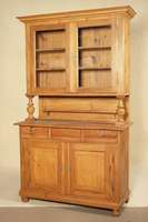 Bauernschrank, süddeutsch/wohl Pfalz, um 1860/70, Kiefer und Zierbelkiefer, Türen auf Rahmen gearbeitet, Inlets einfach getreppt, Mittelteil mit ...