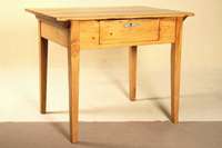 Biedermeier-Bauerntisch, deutsch, um 1830/40, Zierbelkiefer, Kiefer und Fichte, teilrestauriert, integrierte Schublade, Beschläge sekundär, ...