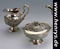 Sahnegießer und Zuckerdose, deutsch Hanau um 1900, Schleissner, eine der führenden Firmen für historizistisches Design um 1900, feiner Guß, ...
