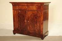 Halbschrank, Elsaß/Lothringen, um 1860, Korpus Eiche, z.T. Weichholz, Pyramidenmahagonifurnier gespiegelt verlegt, integrierte Schublade, ...
