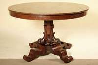 Tisch, mittel- bzw. norddeutsch, um 1850/60, Korpus Weichholz, vier Auslegerbeine, diese doppelt geschweift, Wurzelnußfurnier gespiegelt verlegt, ...