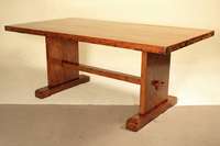 ArtDeco-Tisch, um 1930/35, Platte aus massivem Obstholz bzw. Kastanie, schwere gerade Füße, verstrebt, Steckverbindung verändert, Teile eingesetzt ...
