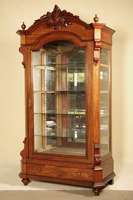 Vitrinenschrank, Holland, um 1880, Korpus Eiche und Weichholz, Nußbaumfurnier auf Mahagoni gebeizt, integrierte Schublade, eklektizistischer Stil, ...
