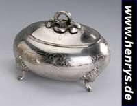 Zuckerdose/Bonbonniere, 12-lötig, Berlin um 1835/40, innenvergoldet, graviert, 12 x 16 x 13 cm, Deckel mit Scharnier