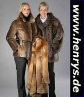 Konvolut 3 Pelzjacken, Gr. ca. 38/40, best.aus: 1 x Rotfuchsjacke, Innenfutter gemustert mit Wildtieren, Kragen, 2 seitl. Einschub- taschen, ...