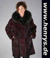 Geschorene Oppossum-Longjacke, mit Fuchskra- gen, Gr. ca. 40, brombeerfarbene gefärbte geschorenen Oppossum-Felle, in Rautenoptik, l.ausgestellte ...