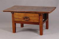 Bauerntisch, Frankreich, um 1820/30, Rosskastanie massiv, m.integr. Schubladen, Gestell auf Rahmen gearbeitet, Beine gekürzt, altbelassen, ca. ...