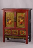 Halbschrank, China, um 1910, rot lackiert, Füllungen bunt bemalt, Alters-u.Gebr.-sp., ca.108x91x44cm