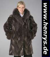 Geschorene Kaninchen-Longjacke, grau, mit Fuchskragen, Gr. ca. 40/42, graues Innen- futter, Fell quer verarbeitet, grauer Fuchs- kragen mit ...