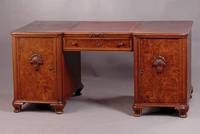 Schreibtisch, deutsch um 1910, Barock/ Renaissancestil, Korpus Weich/Hartholz, Eichefurnier gespiegelt verlegt, Front Wurzelnußfurnier m. ...