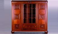 Bücherschrank, deutsch, um 1910, kompl. auf Weich/Hartholz gearbeitet, Eichefurnier z.T.gespiegelt verlegt, 2 integr. Schubladen, Seiten auf Rahmen ...