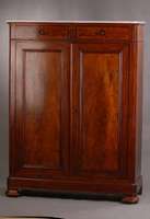 Herrenschrank, Elsaß/Lothringen, um 1870/ 80, Korpus Buche, Eiche u.Weichholz sowie Mahgonifurnier, Front auf Rahmen gearbeitet, Füllungen ...
