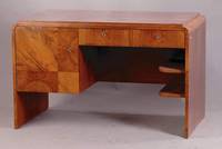 Schreibtisch, deutsch, um 1930/32, Korpus Eiche, Wurzelnußbaum bzw. Kaukasisch-Nußbaum doppelt u.4-fach gespiegelt verlegt, Seitenkanten ...