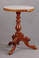 Beistelltisch/Blumentisch, deutsch, um 1870/ 80, Nußbaum mass., Unterbau u.Zarge, 3 Auslegerbeine, diese 3-fach geschweift u. doppelt gerieft, ...