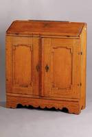 Schreibpult, süddeutsch, um 1760-70, Eiche, Unterteil mit 2 Türen, auf Rahmen gearbeitet, teils profiliert, Schrägklappe, einfach ...