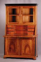 Aufsatzsekretär, süddeutsch/Pfalz, um 1835- 40, Biedermeier, Nußbaum u.-furnier, Platte u.Inneneinrichtung Kirschbaum, Unterteil mit 2 Türen, ...