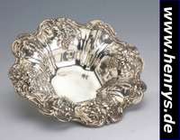 Anbietschale, Amerika, 925er Silber, Reed & Barton, Rand 8-fach gelappt, abstrakt floral, z.T. erhaben verz., Weinlaubdekor, ca. 4 x 20 x 20 cm, ca. ...