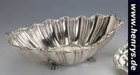 Ovale Anbietschale, Amerika, Reed & Barton, 925er Silber, Rand in abstrakter Wellen- form, 4 Klauenfüße, Kratzsp., ca. 32 x 22 x 8 cm, ca. 650 g