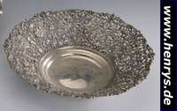 Anbietschale, Spanien, 800er Silber, Rand mit reicher Durchbrucharbeit mit Drachen-motiven und abstraktem Dekor, H ca. 6 cm, D ca. 27 cm, ca. 465 g, ...