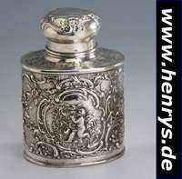 Tabakdose, deutsch, Hanau um 1900, 830er Silber, in Kartuschen Puttendarstellungen, reich floral verziert, Handarbeit, H. ca. 13 cm, ca. 245 g