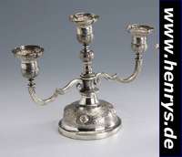 3-flammiger Kerzenleuchter, Mexiko, 925er Silber, abstrakt floraler Rosendekor, z.T. erhaben, schwere, massive Ausf., H. ca. 21 cm,B. ca. 27 cm, ca. ...