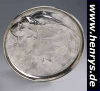 Rundes Tablett, Italien/Rom 20er Jahre, Silber gepr., Darst. von Fasanen ?, datiert 1926, D. ca. 22 cm, ca. 295 g