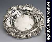 Anbietschale, Amerika, Gorham, 925er Silber, Rand mit reicher floraler Verzierung, z.T. erhaben, H. ca. 4 cm, D. ca. 30 cm, ca. 525 g