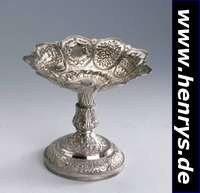 Fußanbietschale, Silber gepr., reich abstrakt-floral verziert, ca. 440 g, H ca. 15 cm, Handarbeit