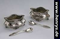 Salzschälchenpaar, Frankreich um 1900, 900er Silber, floraler Dekor, Glaseinsätze, Löffel sek.