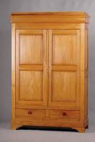 Zweitüriger Schrank, Frankreich, um 1870, Rüster massiv, kassettiert, mit integrierten Schubladen, ca. 213x141x50 cm