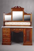 Aufsatzkommode/Frisierkommode, England, um 1900, Mahagoni, mit verspiegeltem Aufsatzund drei Schubladen, Marmorplatte ca. 171x138x56 cm