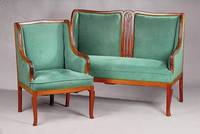 2-Sitzercouch u. Bergeresessel, wohl Dänemark,um 1910, Gestell massiv Mahagoni, vielfach geschweift, vertikale Verzierung im floral abstrakten ...