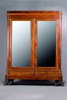 Schlafzimmerschrank, Frankreich, um 1870/80,wohl Elsass/Lothringen, kompl. auf Eiche gearbeitet, Wurzelnuß z.T. gesp. verlegt, 2 integr. Schubladen, ...