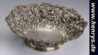 Anbietschale, 800er Silber, um 1835, Punzierung später, reicher Rokaillen-dekor, Wandung mit Durchbrucharbeit, Standring, H. ca. 8 cm, D. ca. 25 ...