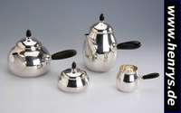 4-teil. Kaffee- und Teeservice, GEORG JENSEN, Entwurf 1936, nach 1945 hergestellt, 925er Silber, Handarbeit, aufwendig, best. aus: Kaffee- und ...