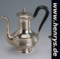 Kaffeekanne, 84er Silber, Russland 1870, Meistermarke Sazikow, einer der führenden Gold- und Silberschmiede Russlands, seit 1857 Hoflieferant des ...