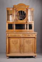 Aufsatzschrank, Frankreich, um 1890, kompl. auf Eiche u. Rahmen gearbeitet, starker Jugendstileinfluss, abstrakt florale Schnitzereien, durchgehend ...