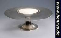Große Fußanbietschale, Frankreich, CHRISTOFLE, um 1932/35, Metall versilbert, Standfuß mit schwarzem Hartlack, reines Art-Deco, H ca. 12 cm, D ...